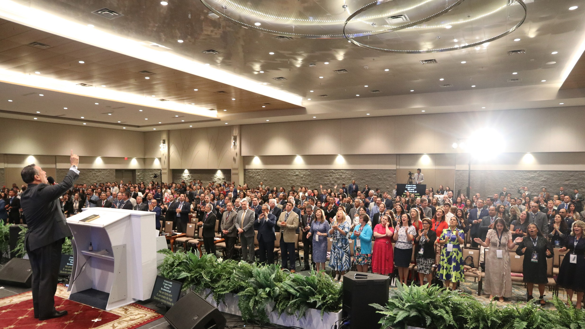 Auditório e público em conferência